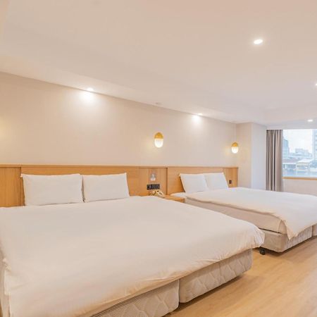 Hamilton Hotel Тайджун Екстериор снимка