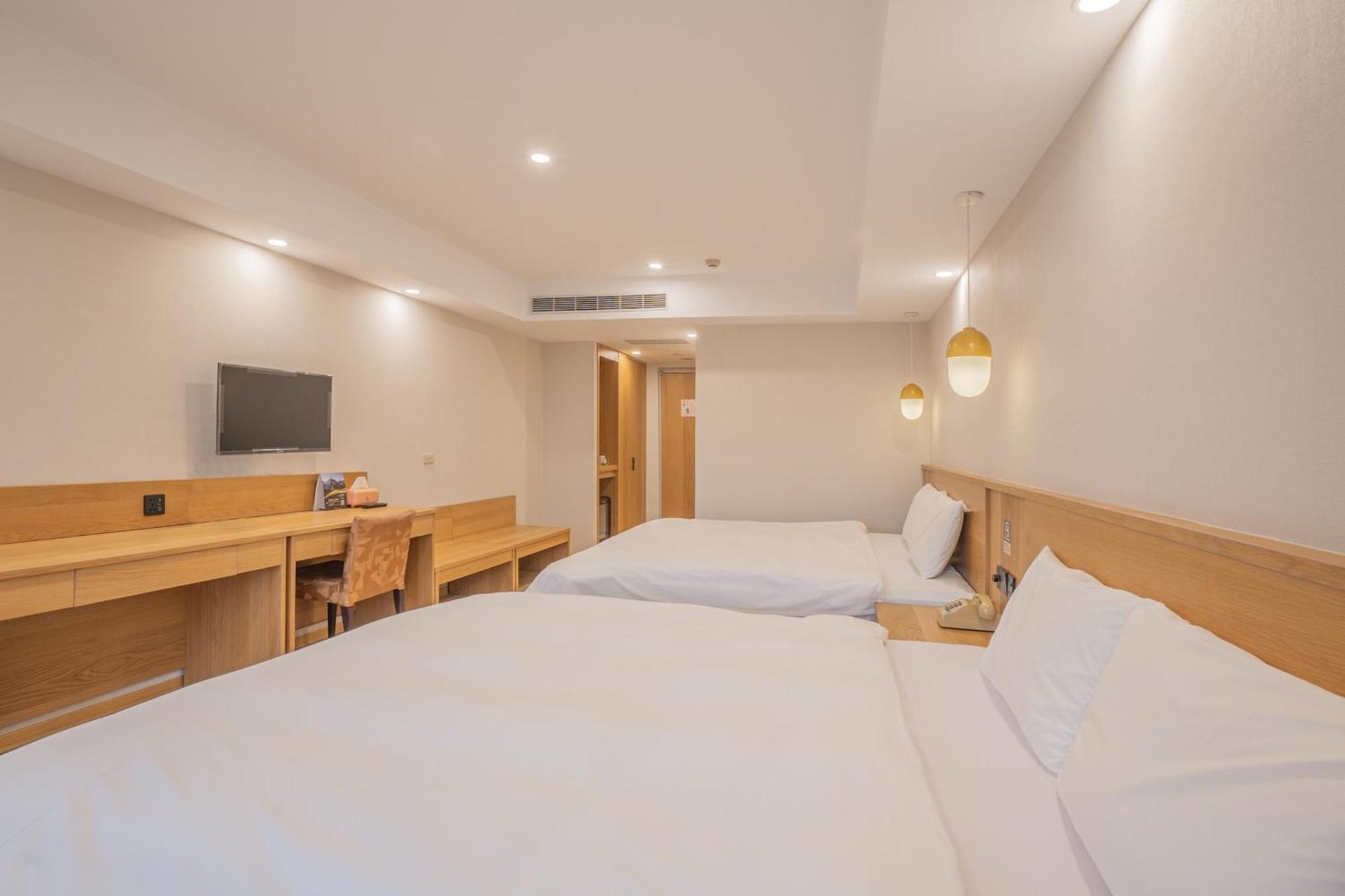 Hamilton Hotel Тайджун Екстериор снимка