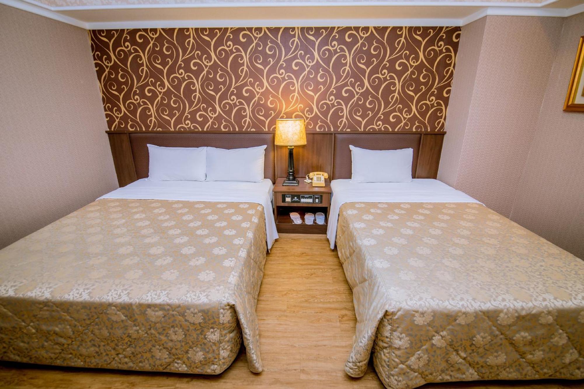 Hamilton Hotel Тайджун Екстериор снимка