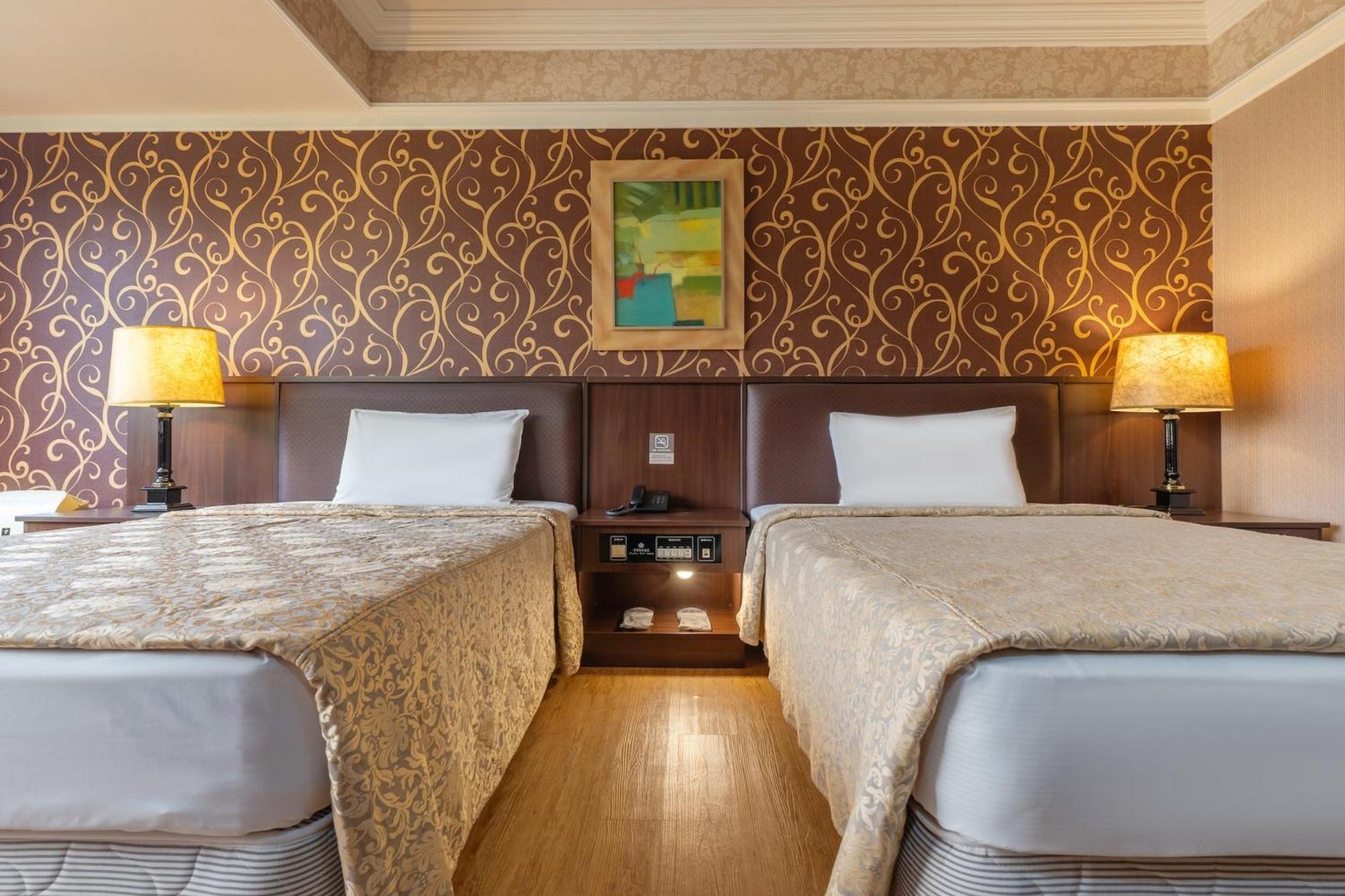 Hamilton Hotel Тайджун Екстериор снимка