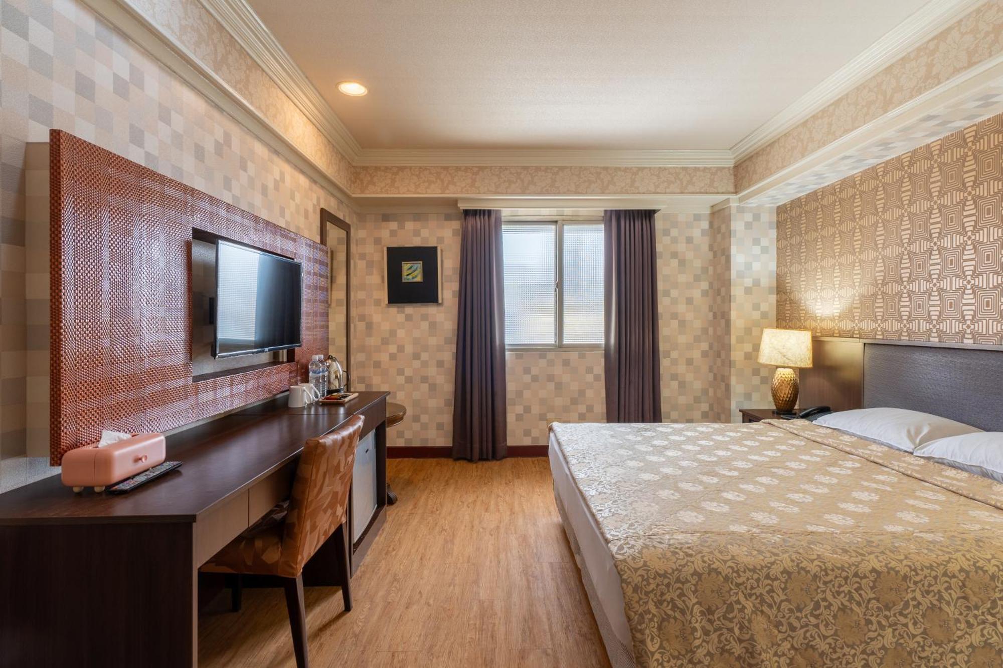 Hamilton Hotel Тайджун Екстериор снимка