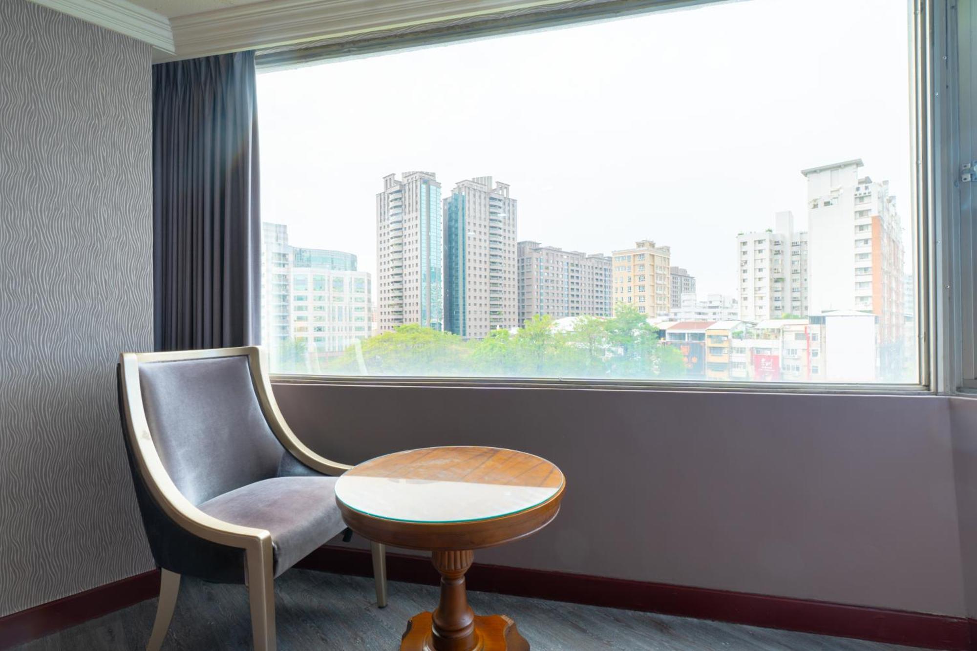 Hamilton Hotel Тайджун Екстериор снимка