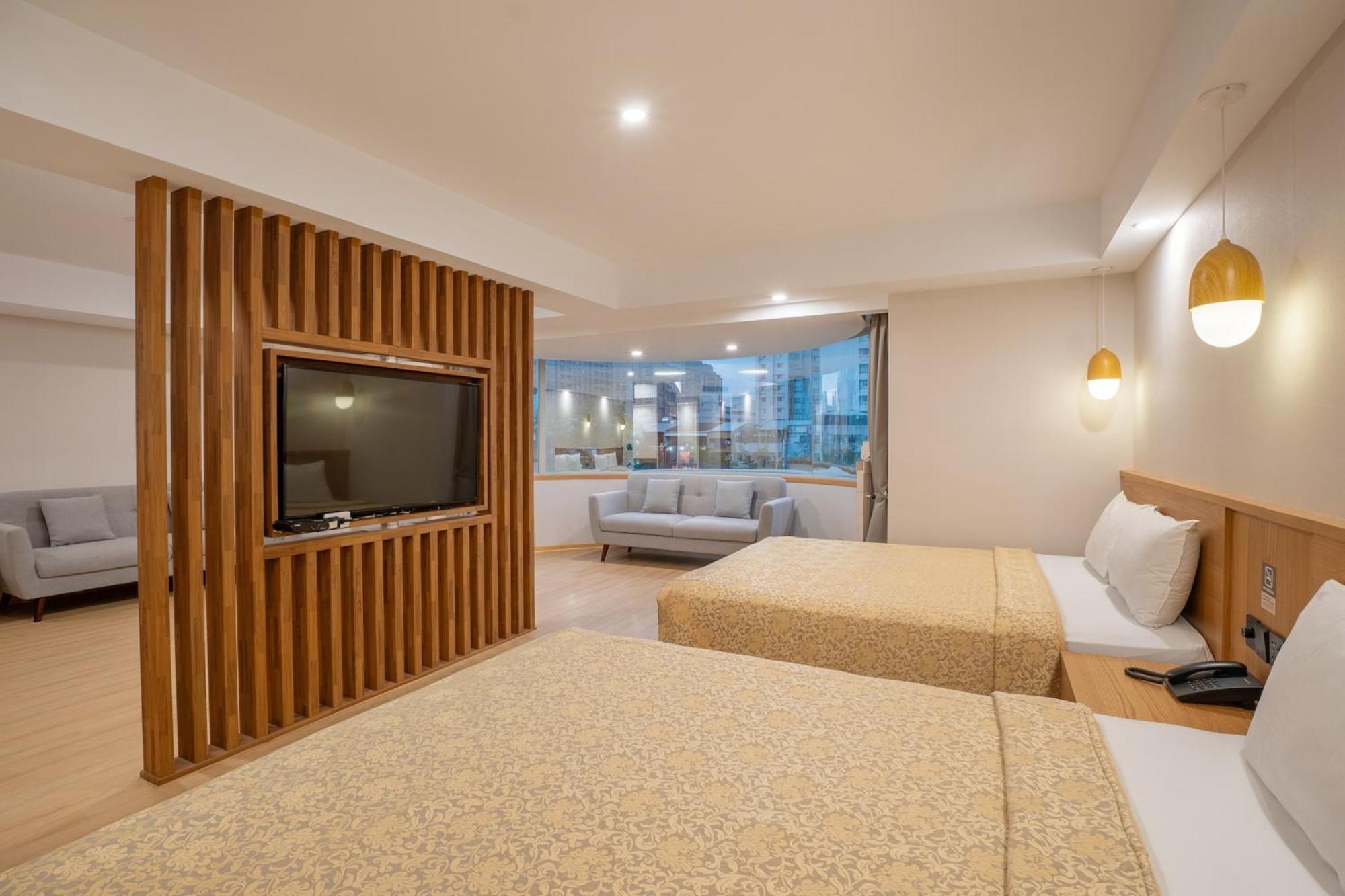 Hamilton Hotel Тайджун Екстериор снимка