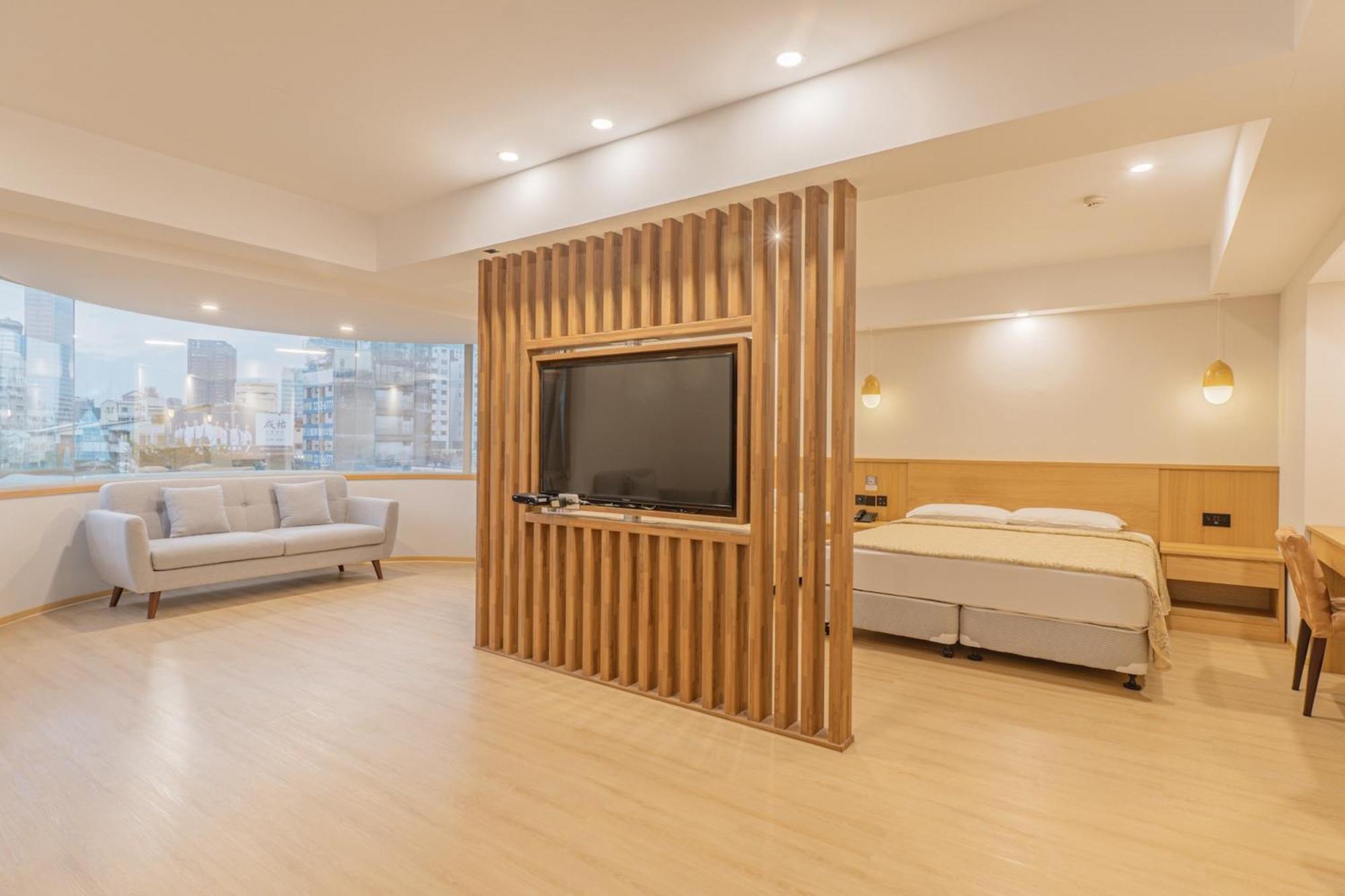 Hamilton Hotel Тайджун Екстериор снимка